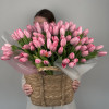 Корзина с тюльпанами
