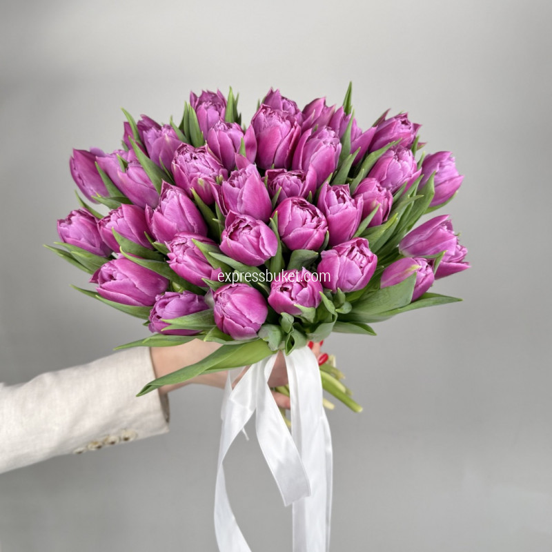 Фиолетовый букет с тюльпанами